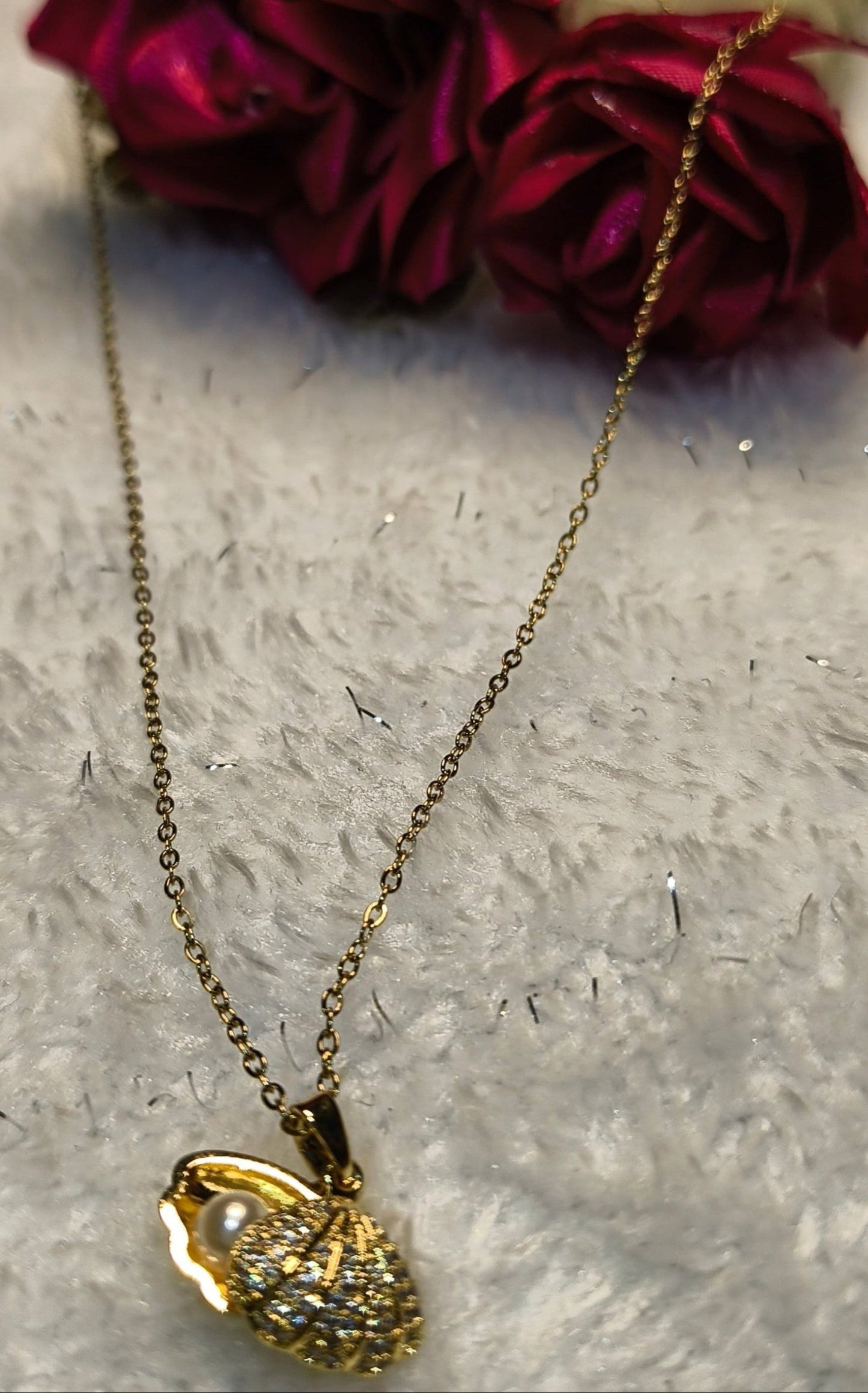 Pearl Set Shell Pendant Locket Necklace