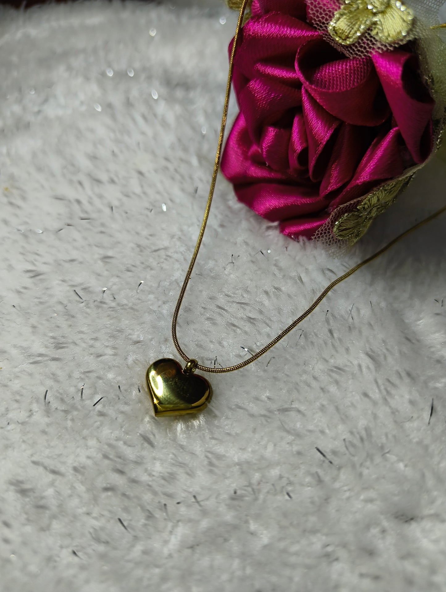 Elegant Golden Heart Pendant