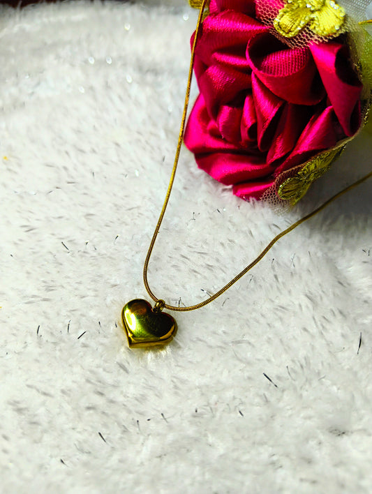 Elegant Golden Heart Pendant